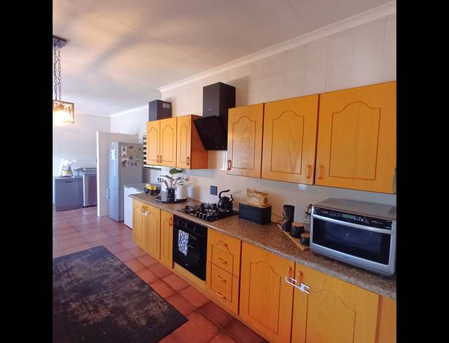 3 BEDROOM HOUSE FOR SALE IN RIVERSDALE